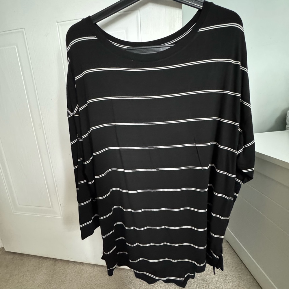 Little Earth Black and White Striped Long Sleeve Top